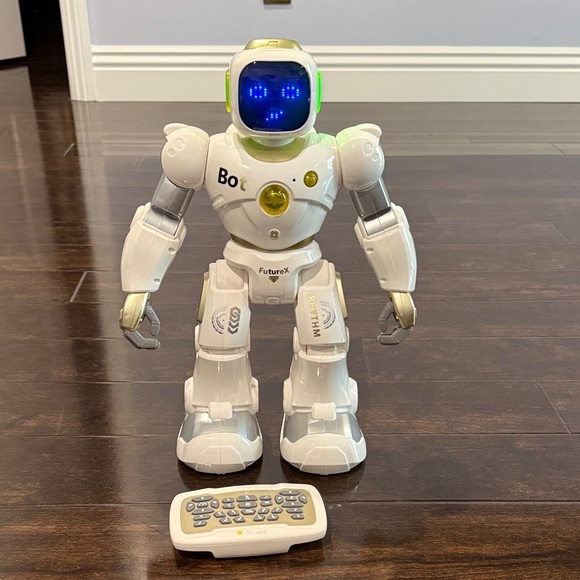 White Ruko Robot with Remote - Picture 12 of 13